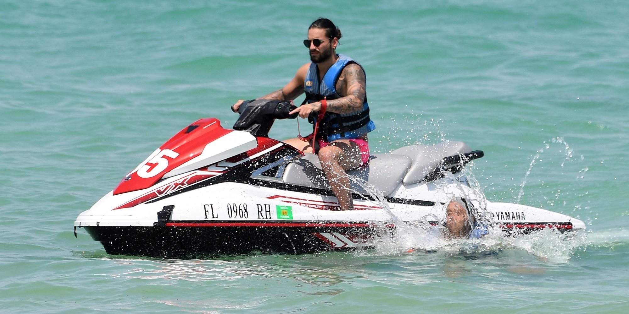 Maluma disfruta de las vacaciones en Miami con su novia Natalia Barulich