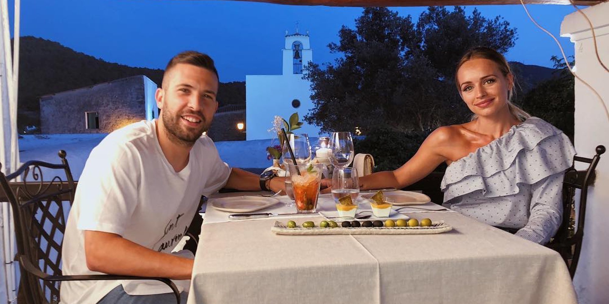 Romarey Ventura y Jordi Alba continuan de vacaciones románticas por las Islas Baleares
