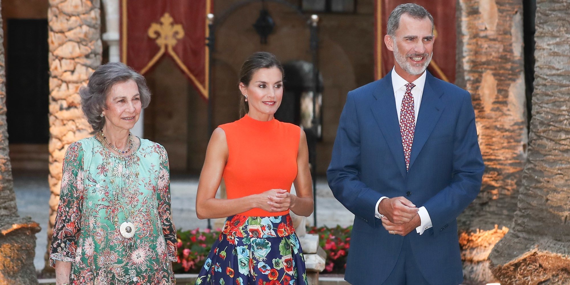 Los Reyes Felipe y Letizia reciben a la sociedad balear en el Palacio de la Almudaina junto a la Reina Sofía