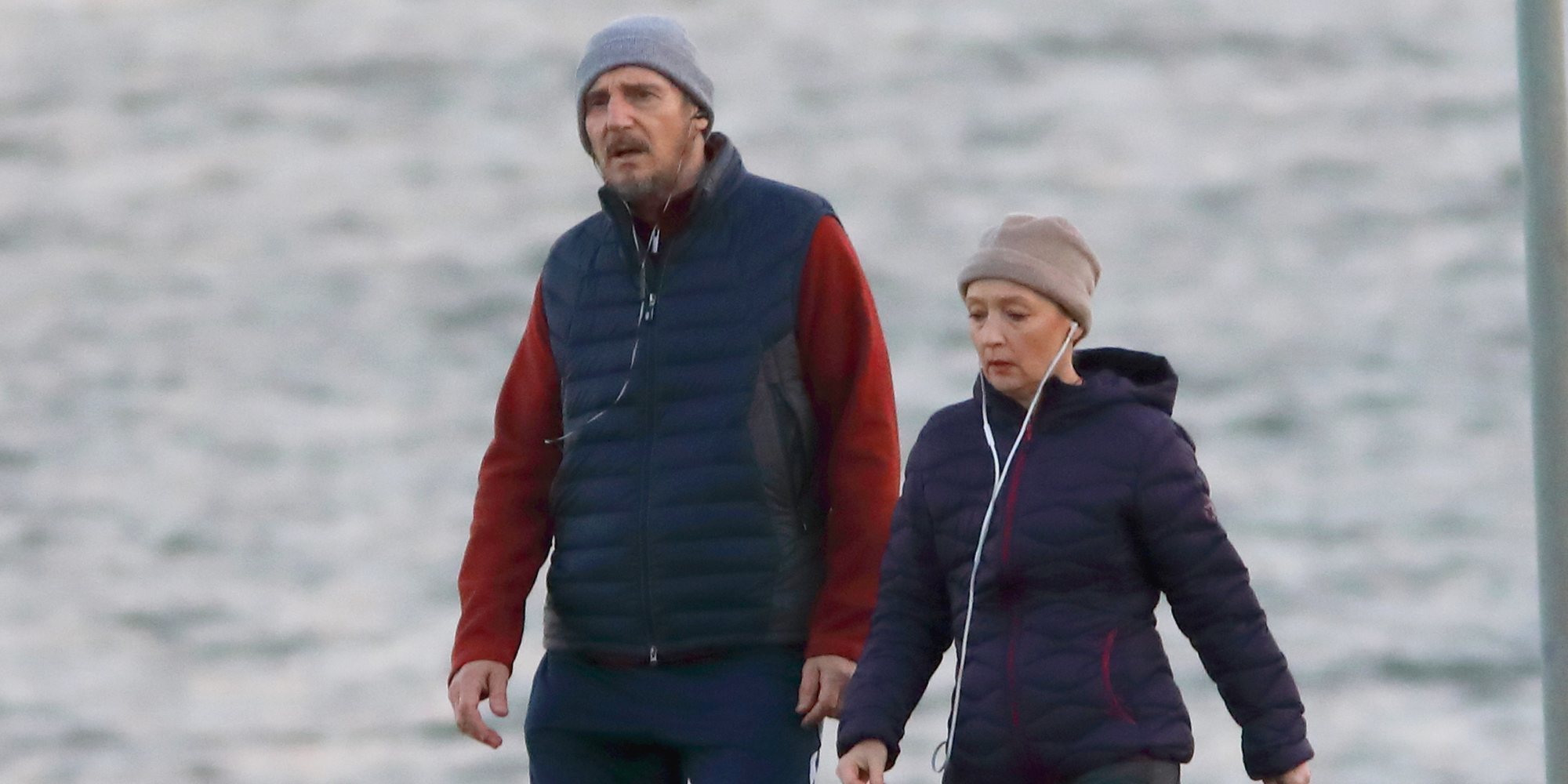 Primera imágenes de Liam Neeson y Lesley Manville en el rodaje de 'Gente Normal'