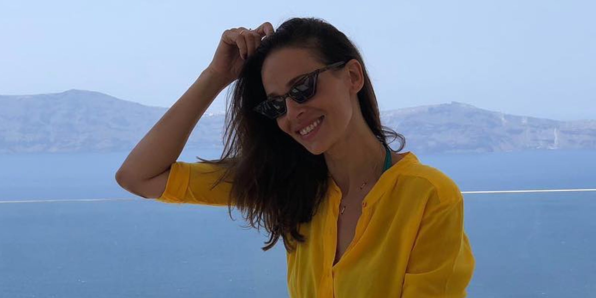 Eva González disfruta de Santorini y de la gran boda griega de María José Suárez