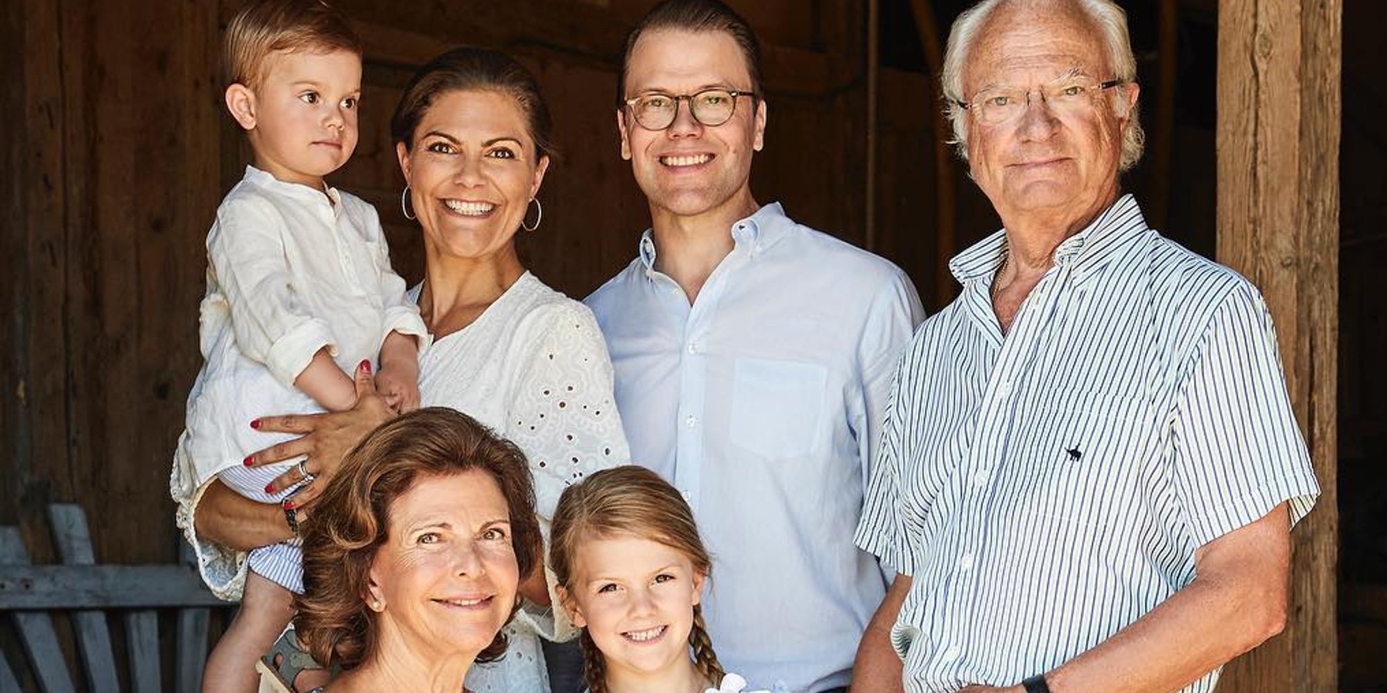 Estela y Óscar de Suecia acaparan todo el protagonismo en las fotografías veraniegas de la Familia Real Sueca