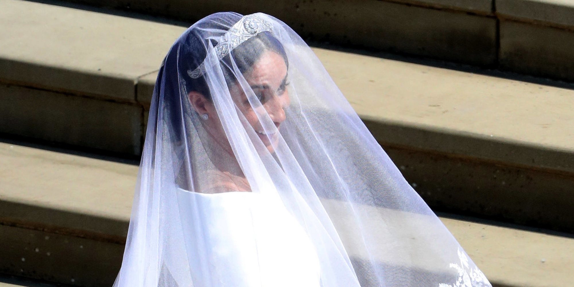 El gran secreto del vestido de novia de Meghan Markle vinculado con su primera cita con el Príncipe Harry