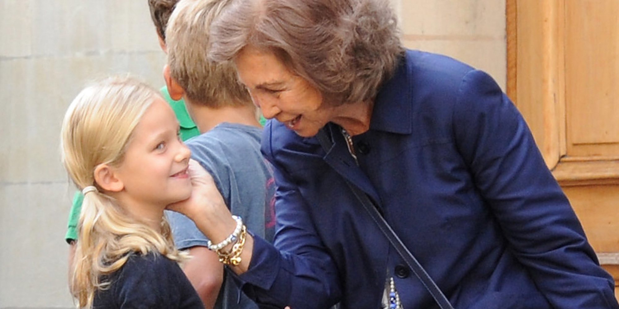 La Reina Sofía y su nieta Irene Urdangarin, pilladas de compras 'low cost' por Madrid