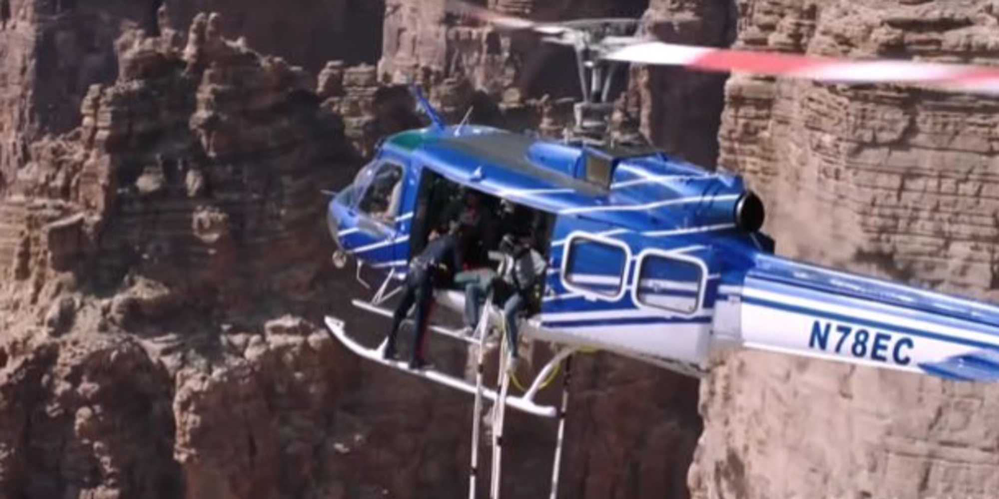 Will Smith salta de un helicóptero para celebrar por todo lo alto su 50 cumpleaños