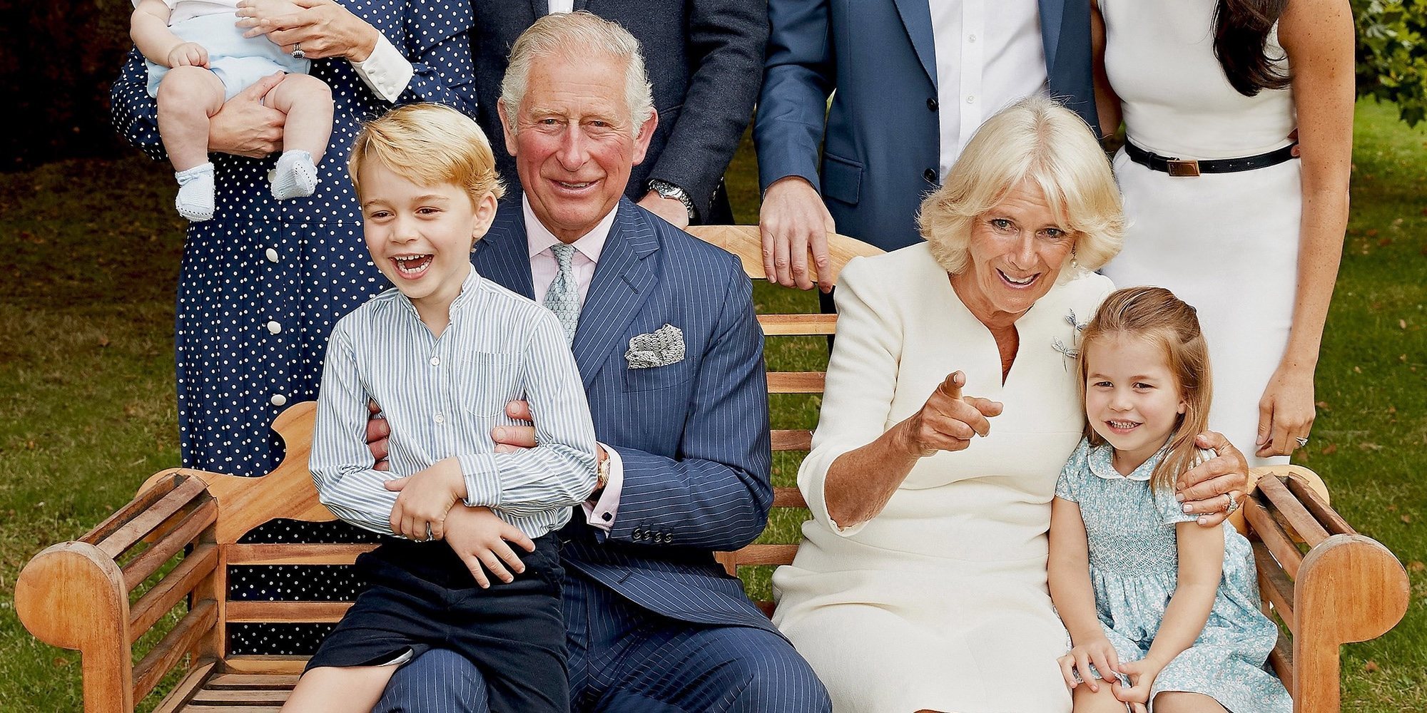 El tierno posado del Príncipe Carlos con Camilla Parker, los Duques de Cambridge y sus hijos y los Duques de Sussex