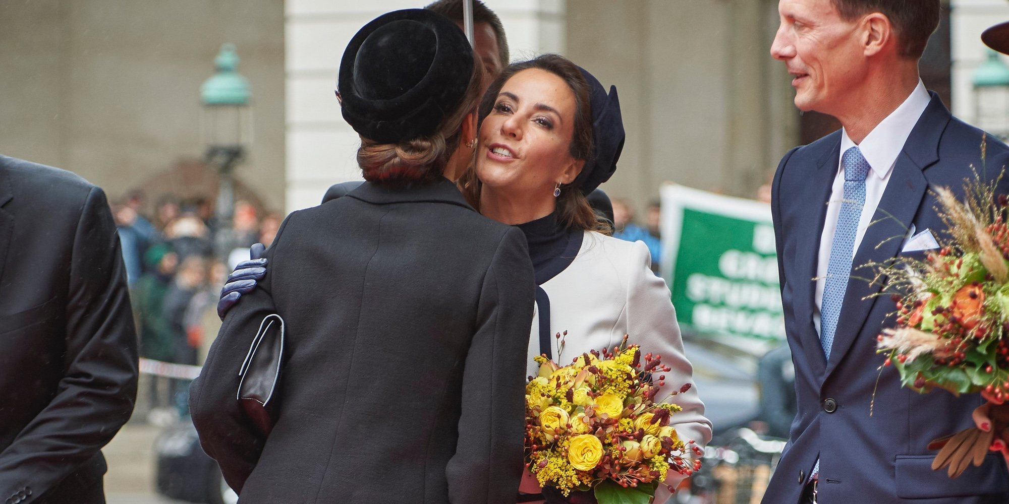 Royals besucones: los besos de la Familia Real Danesa en la apertura del Parlamento