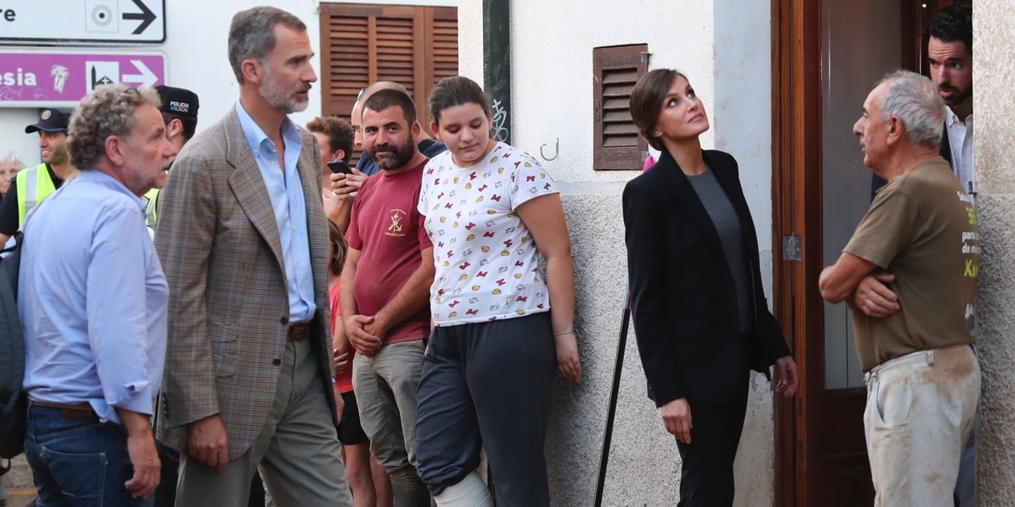 Los Reyes Felipe y Letizia consuelan a los afectados por las riadas en Mallorca