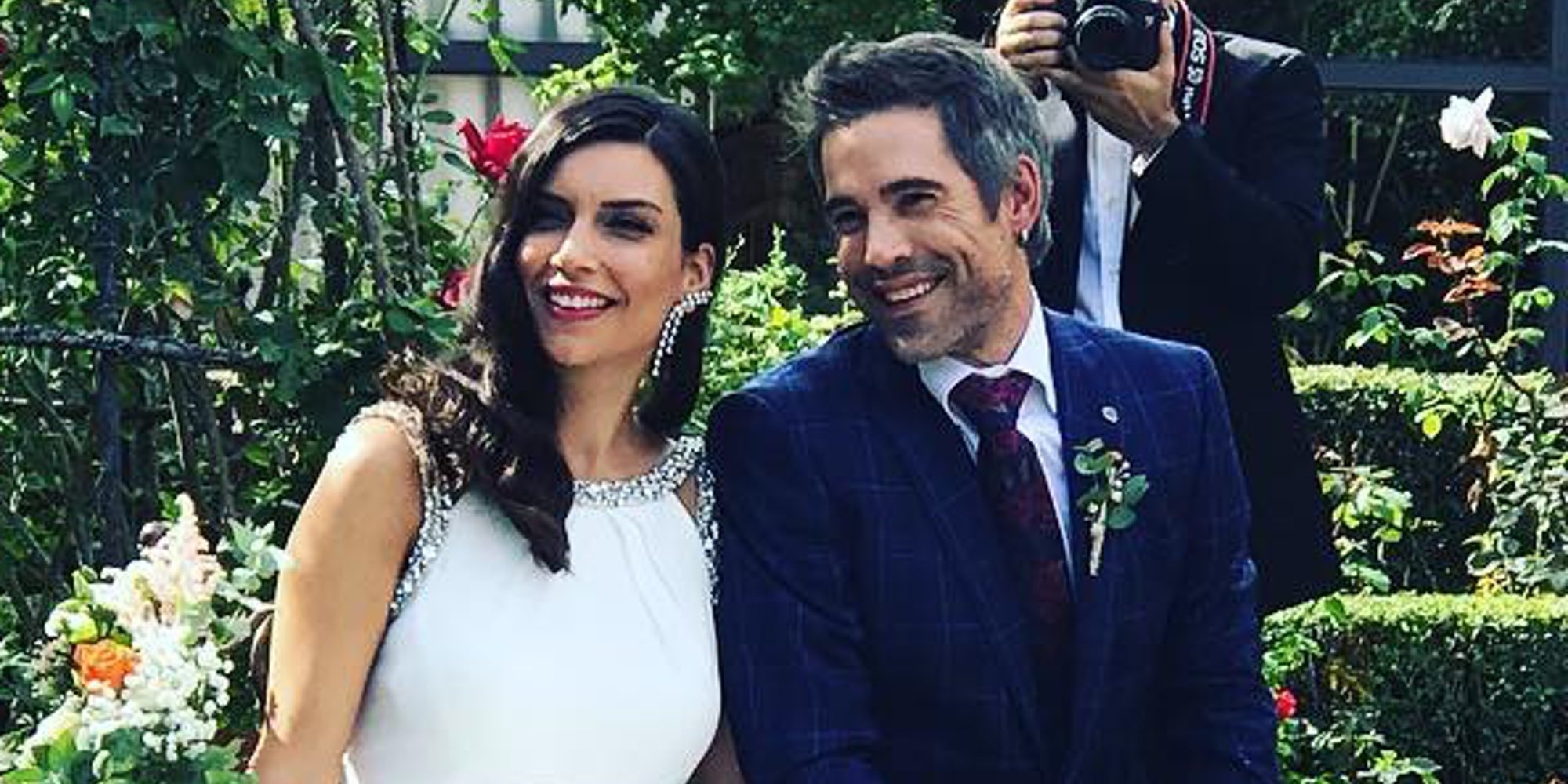 Unax Ugalde y Neus Cerdá se casan en una romántica boda oficiada por Asier Etxeandía