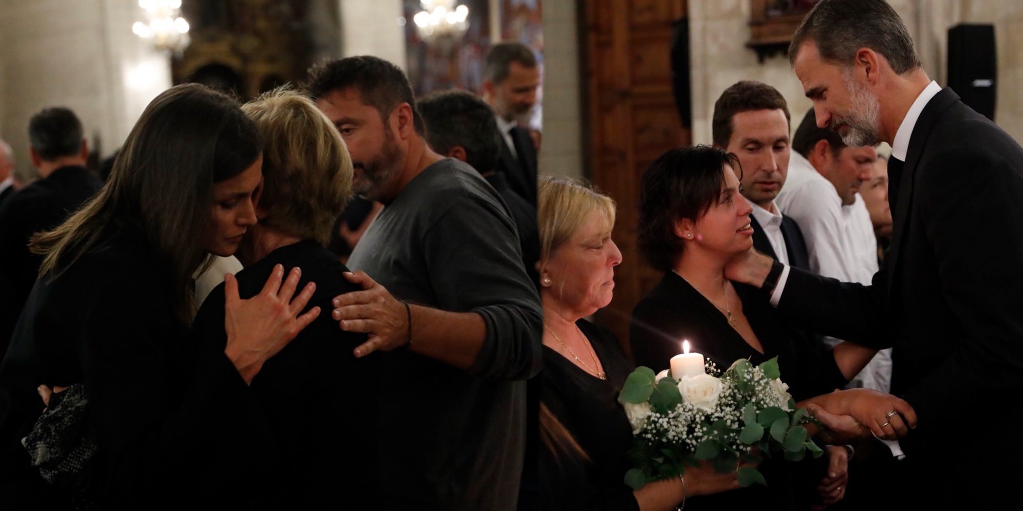 Los Reyes Felipe y Letizia ofrecen su apoyo y consuelo en el funeral por las víctimas de las riadas de Mallorca