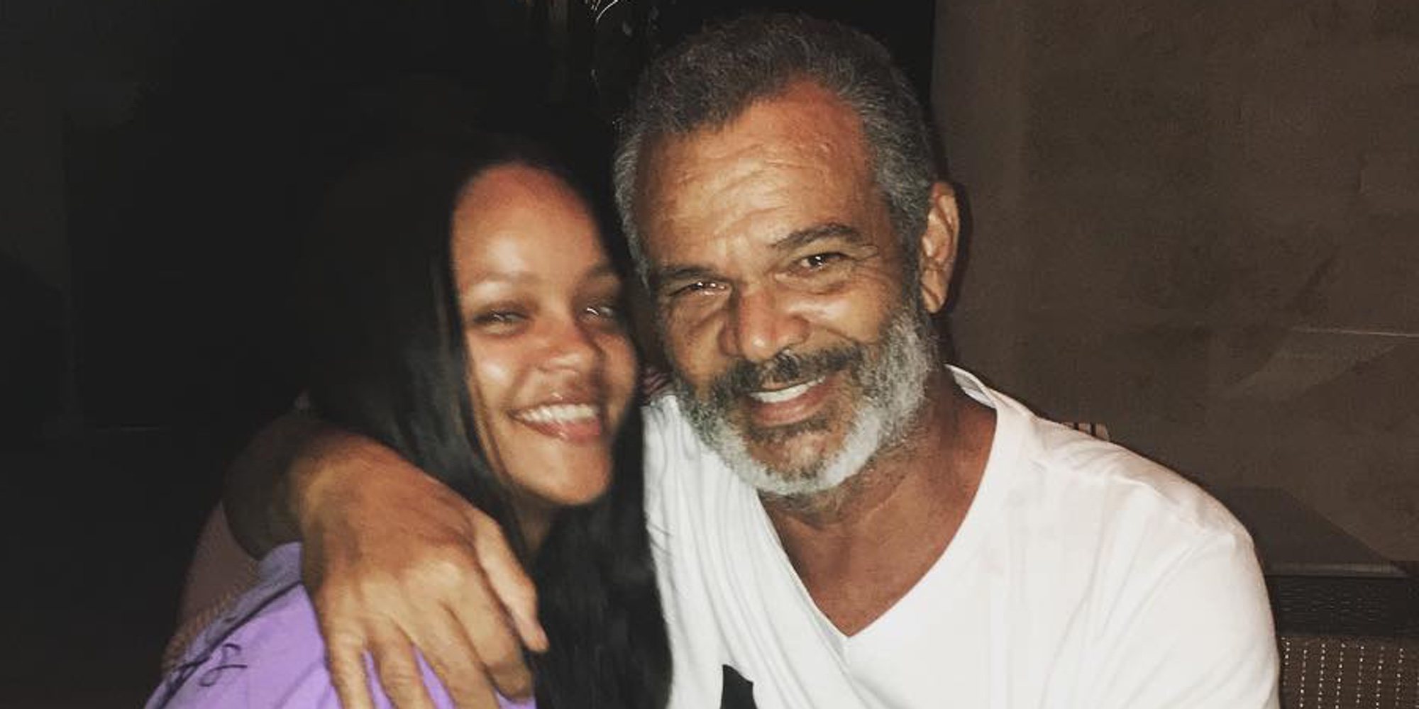 Rihanna demanda a su padre por promover una empresa a costa de su nombre