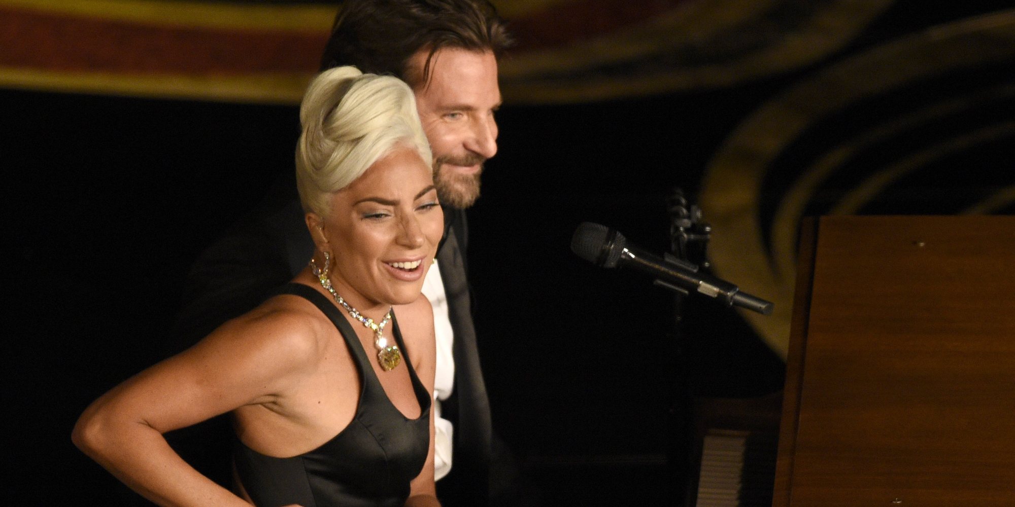 La exmujer de Bradley Cooper aclara su polémico comentario sobre el romance con Lady Gaga