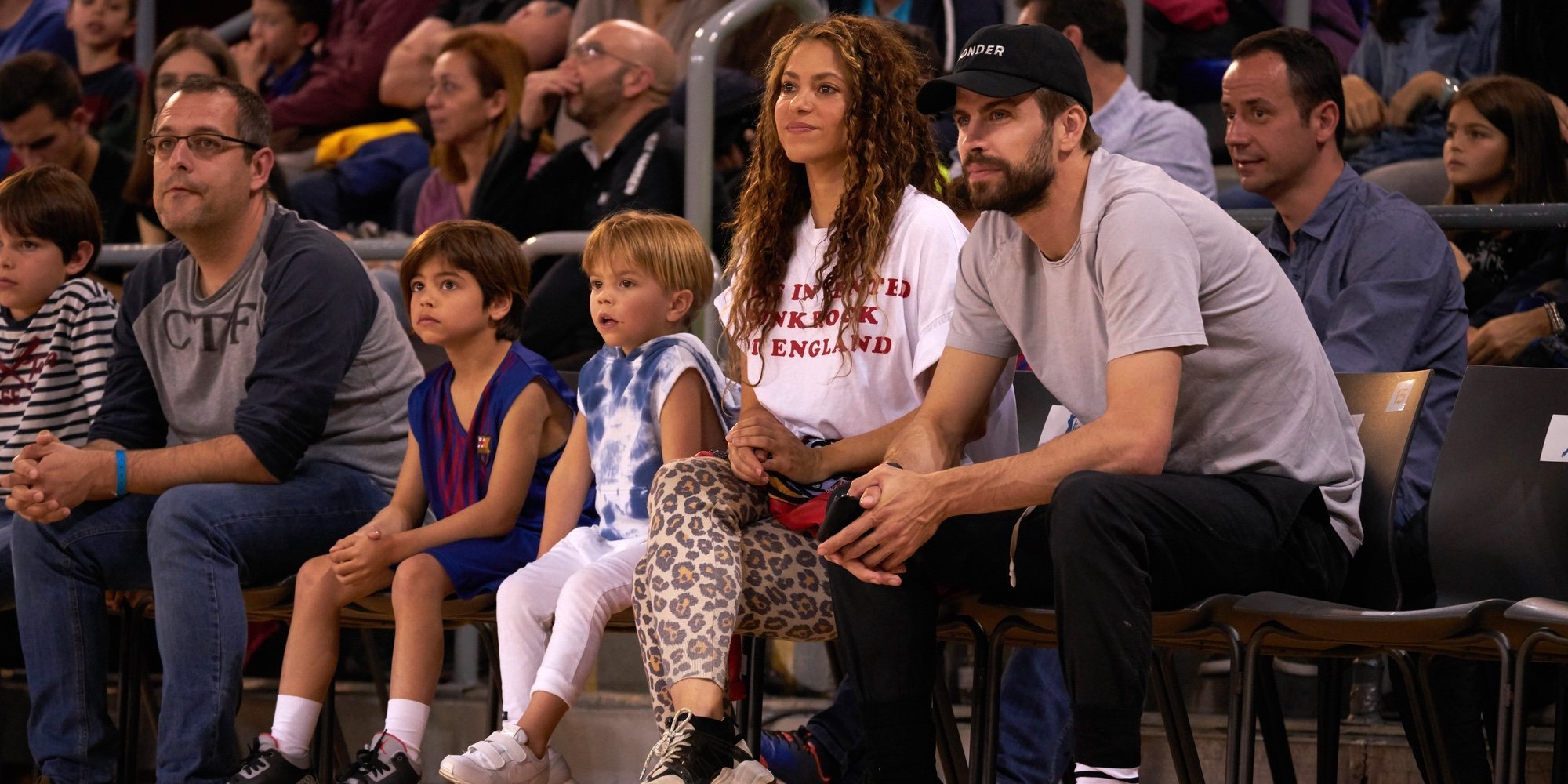 Gerard Piqué y Shakira, una familia feliz con sus hijos Milan y Sasha en el baloncesto