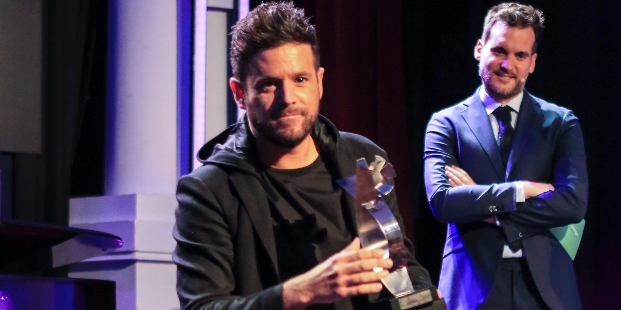 Pablo López recibe el premio de Canal Fiesta por el éxito de 'El patio'