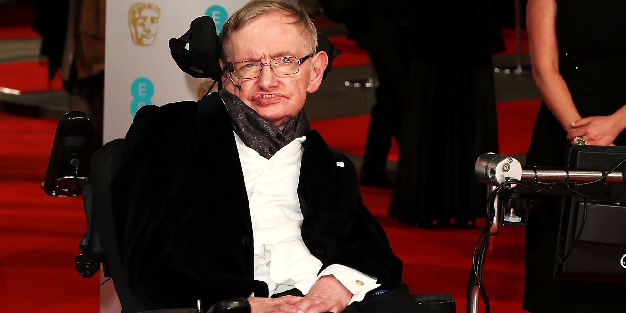Suspendida la enfermera de Stephen Hawking por deficiencias en la atención del científico
