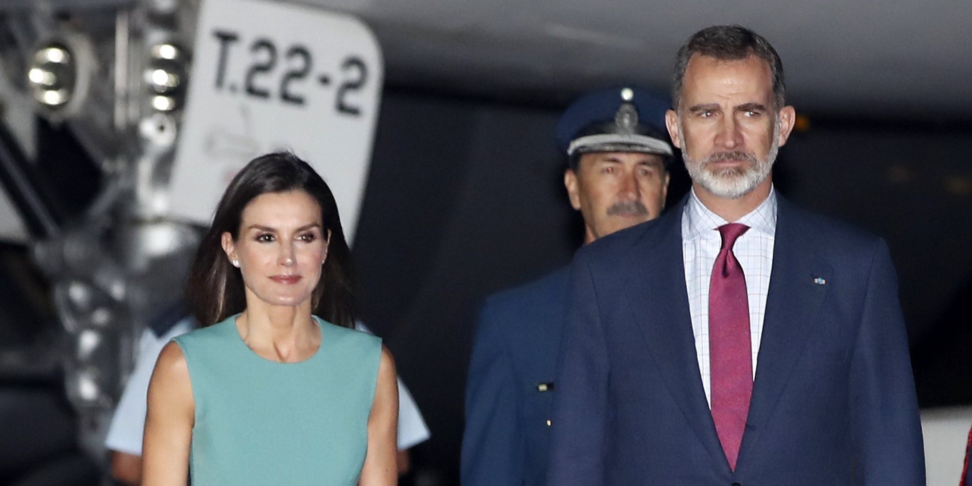 El incidente con la escalerilla de los Reyes Felipe y Letizia se salda con una dimisión