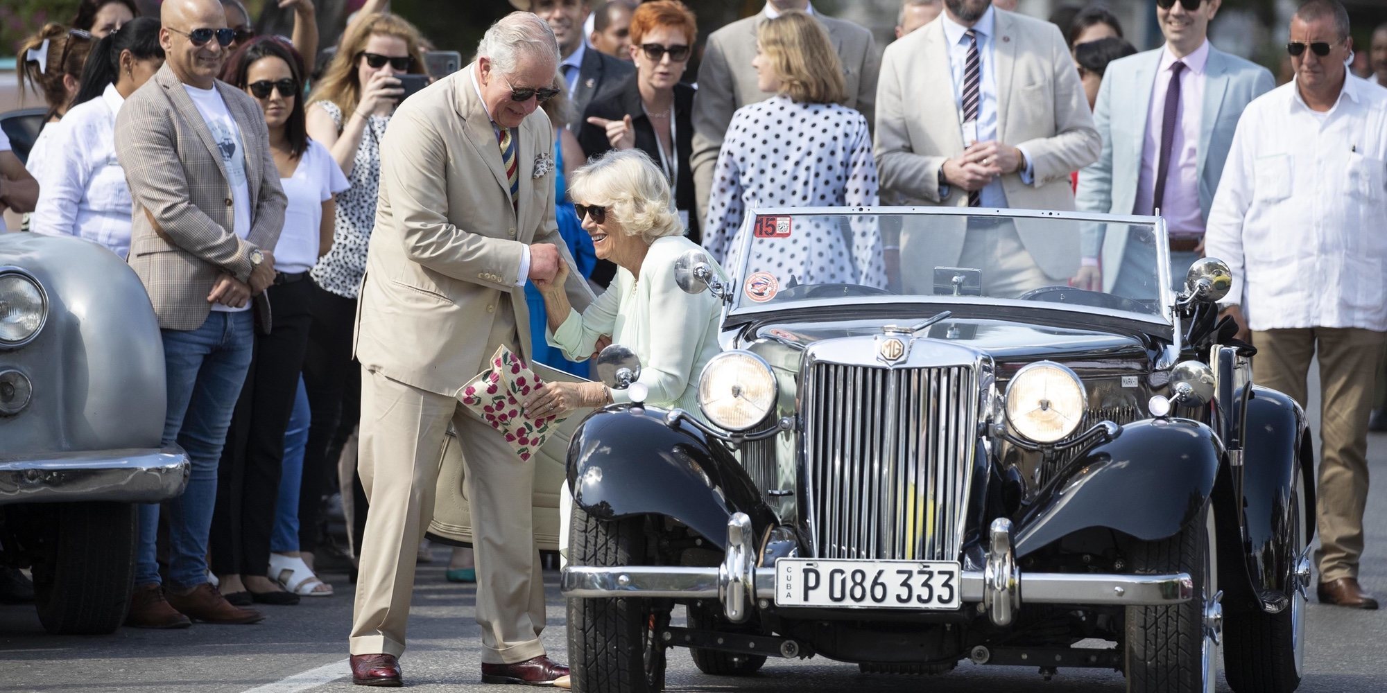 El Príncipe Carlos y Camilla Parker, dos turistas muy 'british' por las calles de La Habana