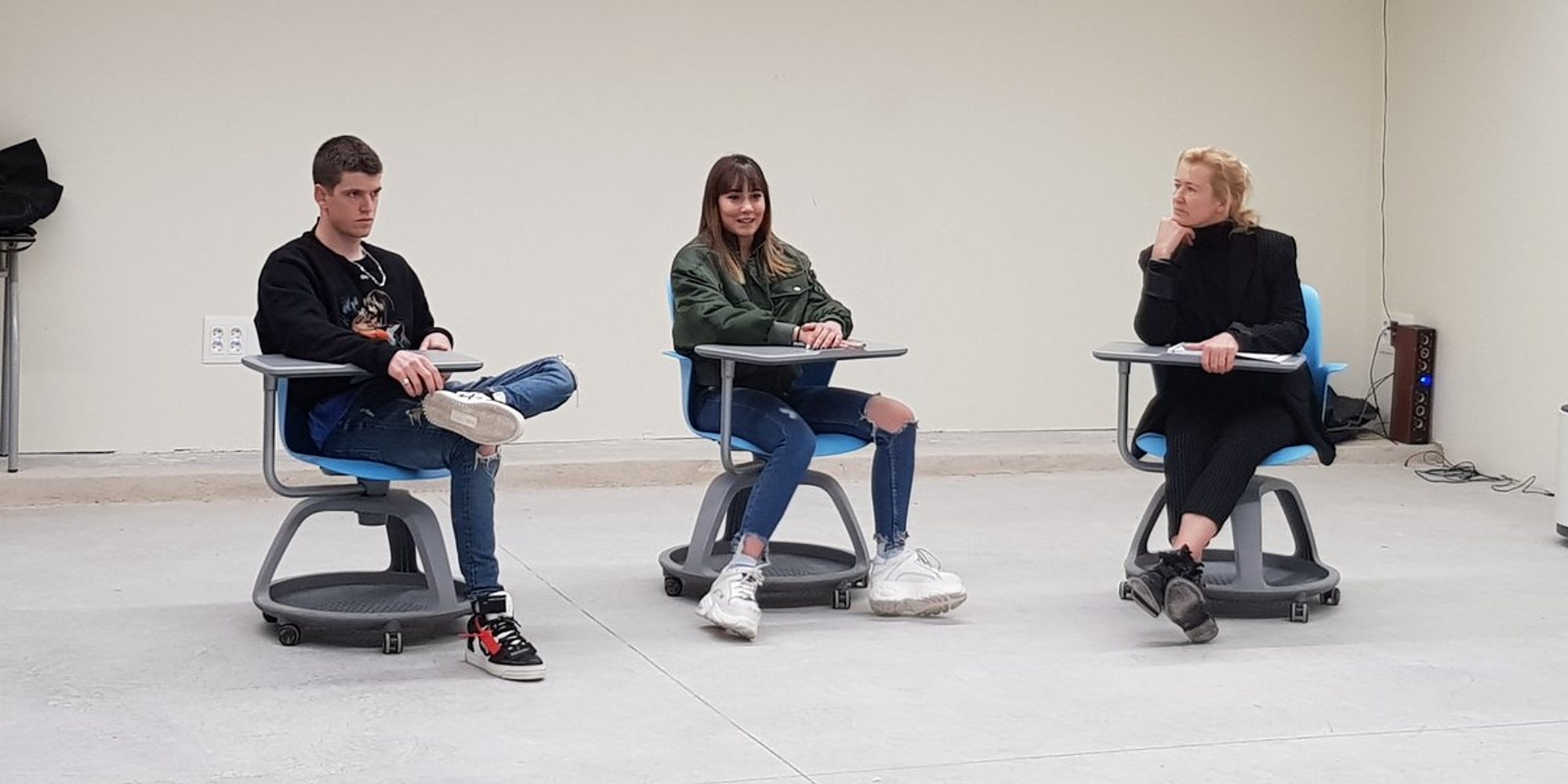 La surrealista situación de Ana Duato, Aitana Ocaña y Miguel Bernardeau: juntos durante una conferencia