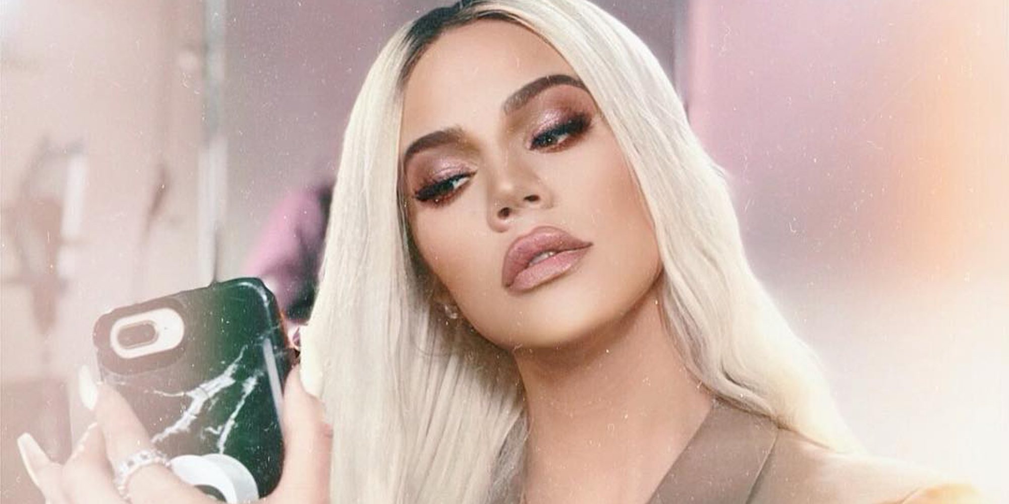 Las Kardashian vuelven a 'mutar' gracias a Photoshop: ahora Khloé tiene 14 dedos