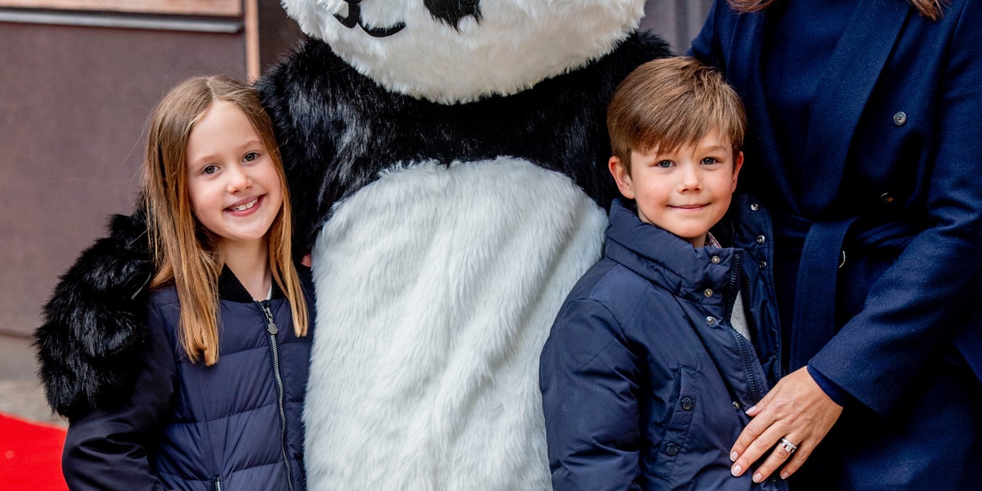 Vicente y Josefina de Dinamarca, emocionados al conocer la nueva casa de los pandas del Zoo de Copenhague