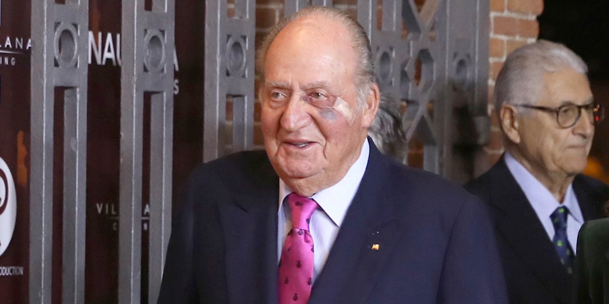 El Rey Juan Carlos se recupera de su operación de carcinoma basocelular disfrutando del vino y las regatas en Galicia