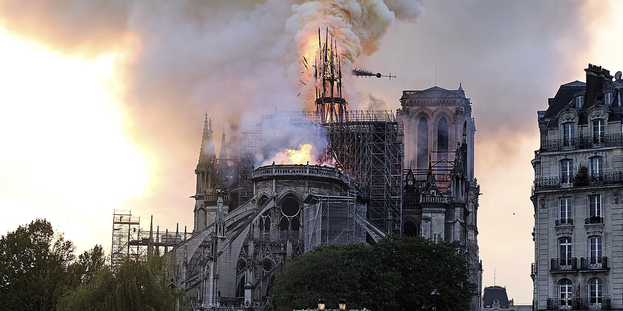 El marido de Salma Hayek donará cerca de 100 millones de euros para la reconstrucción de Notre Dame