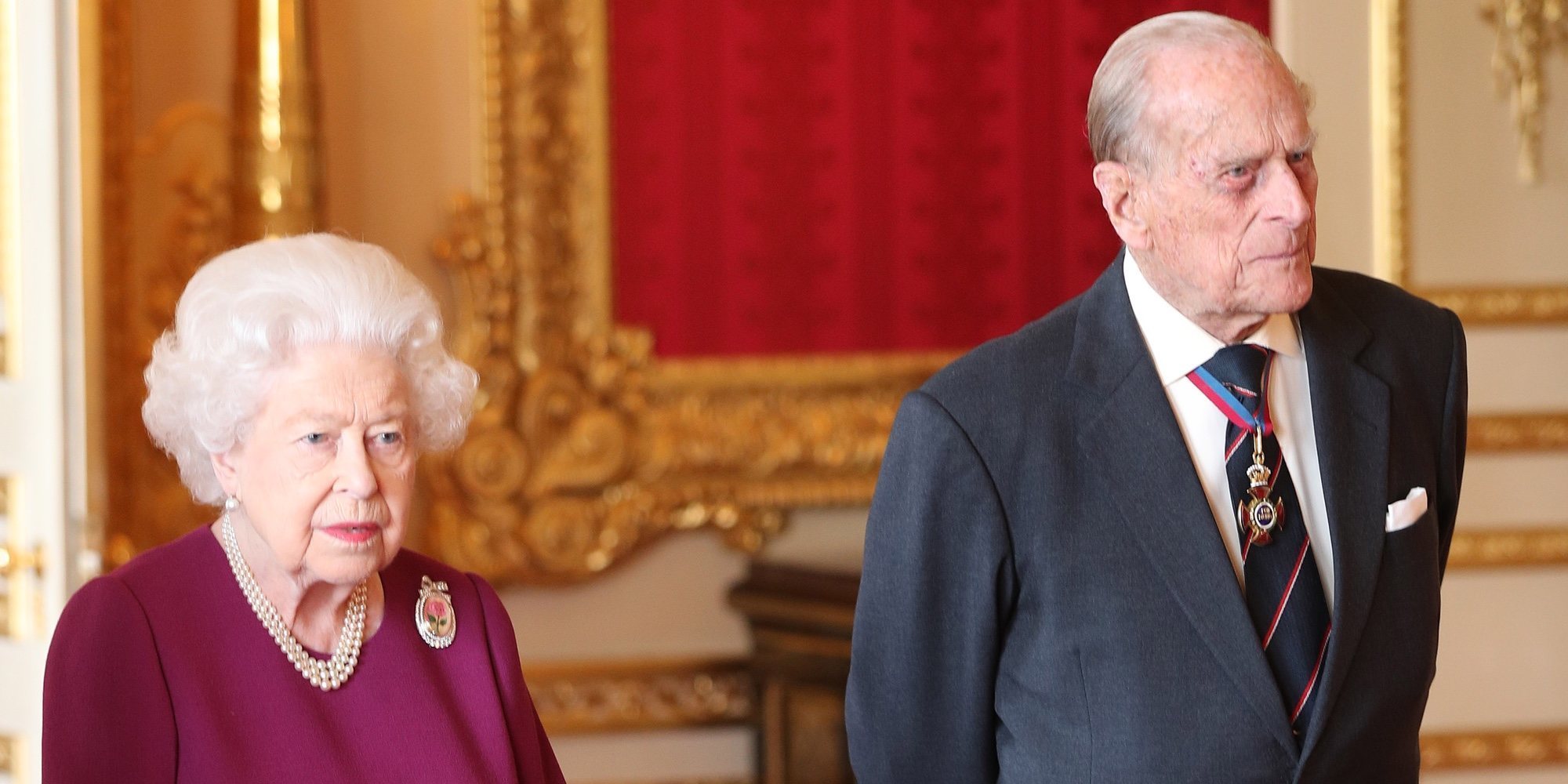 El Duque de Edimburgo reaparece junto a la Reina Isabel tras su accidente de tráfico y el nacimiento del Baby Sussex