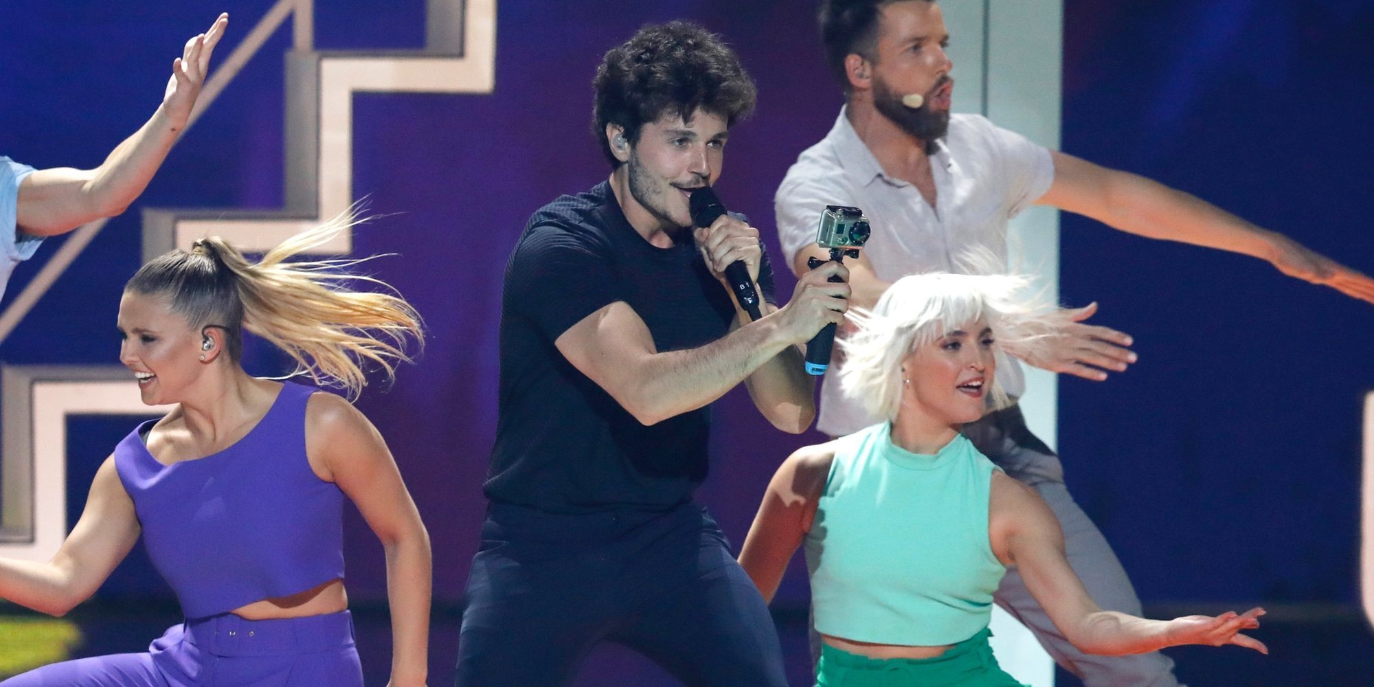 Mucho color y un robot llamado Paco: Así ha sido la actuación de Miki Núñez en el Festival de Eurovisión 2019