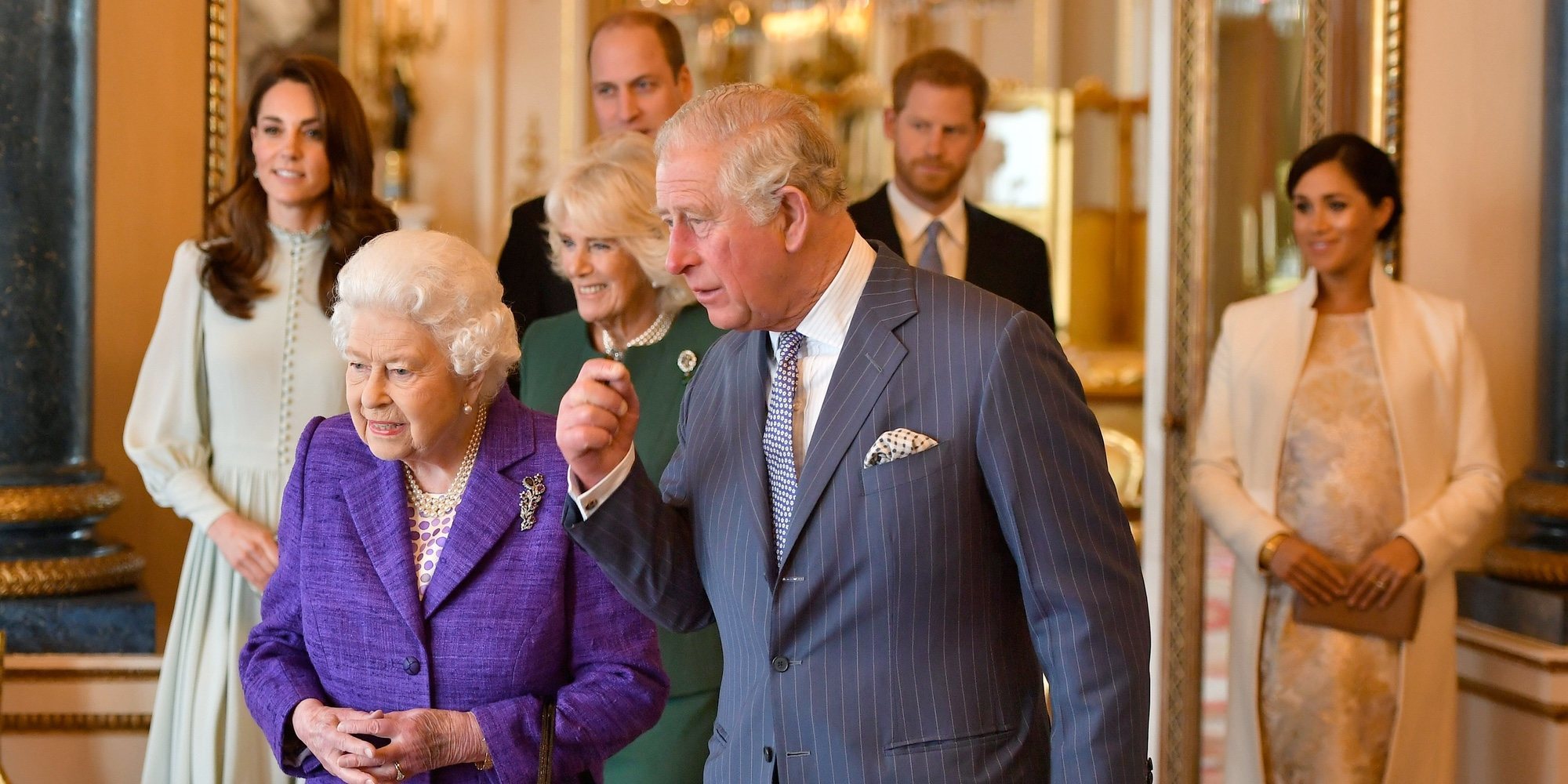 La primera visita del Príncipe Carlos a su nieto Archie Harrison deja claro que la Reina Isabel sigue teniendo el poder