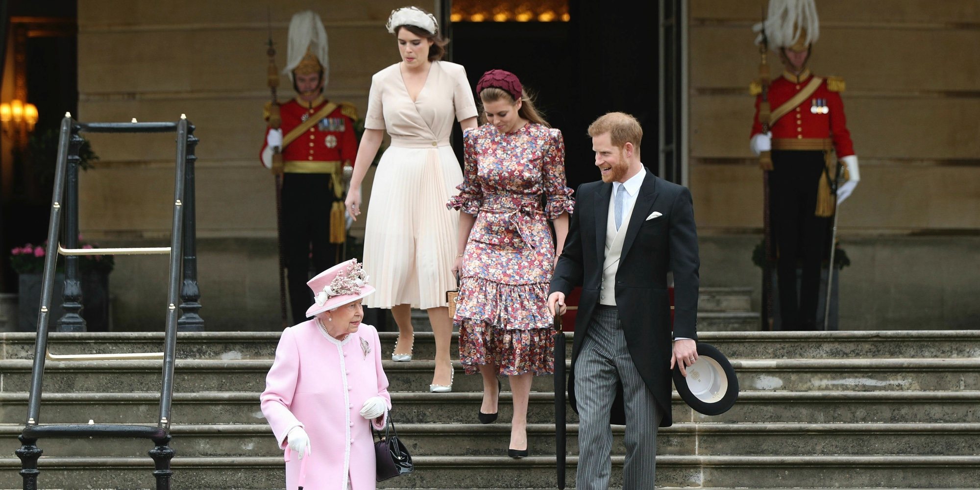 El buen rollo de la Reina Isabel, el Príncipe Harry y las Princesas Beatriz y Eugenia de York en una Garden Party