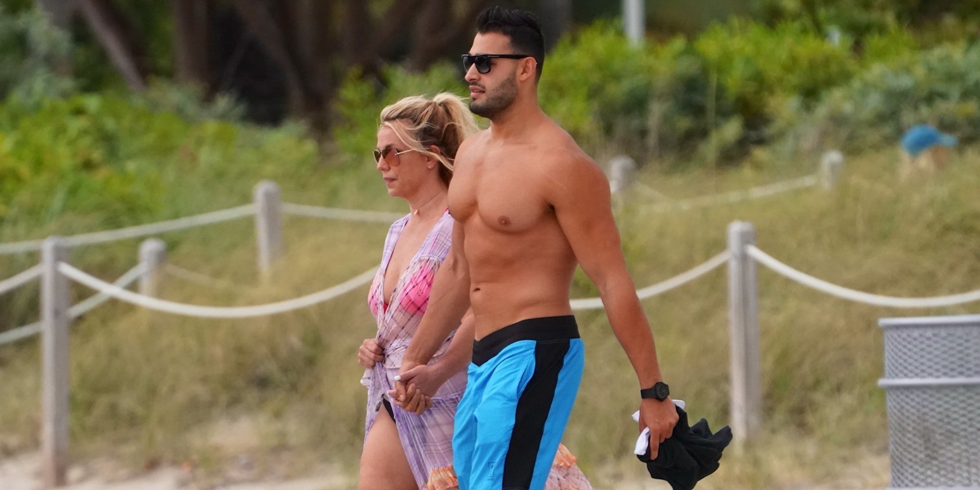 Britney Spears disfruta de unas vacaciones en las playas de Miami y denuncia una posible conspiración