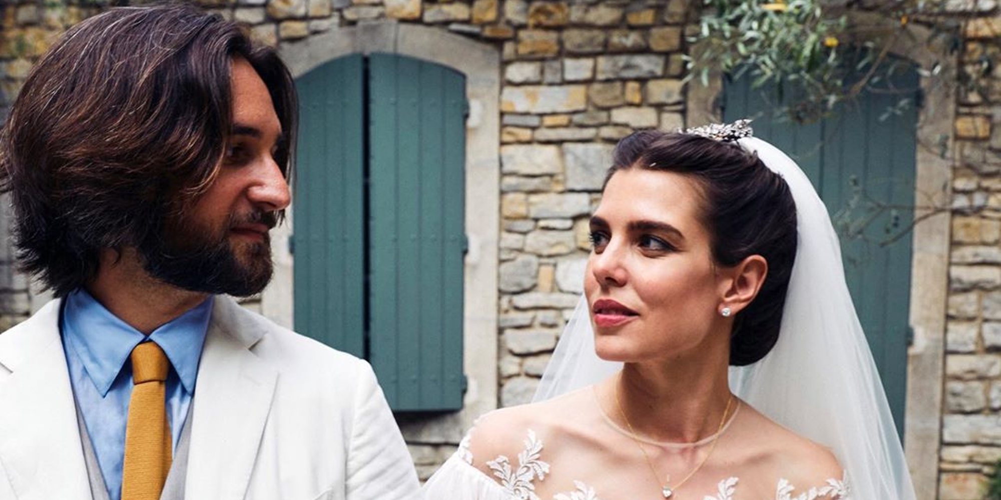 Dos días de fiesta y un vestido de novia bohemio: así ha sido la boda religiosa de Carlota Casiraghi y Dimitri Rassam