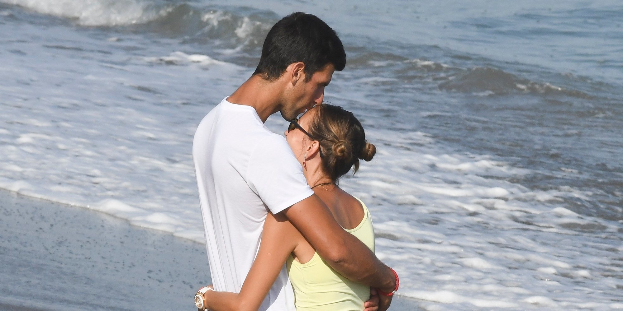 El romántico paseo de Novak Djokovic y Jelena Ristic por las playas de Marbella