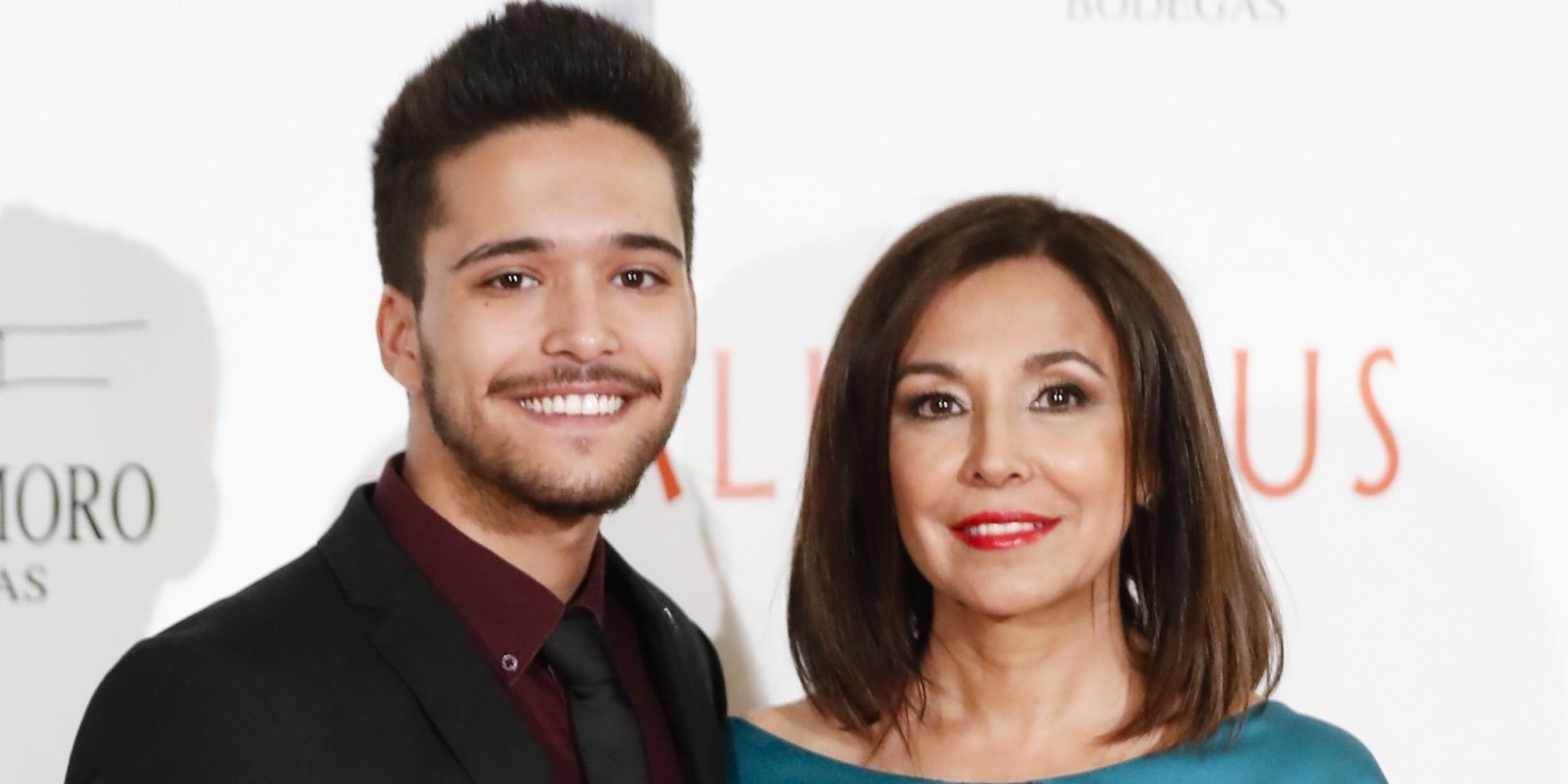 Isabel Gemio acude a una gala muy especial acompañada por su hijo Diego Manrique