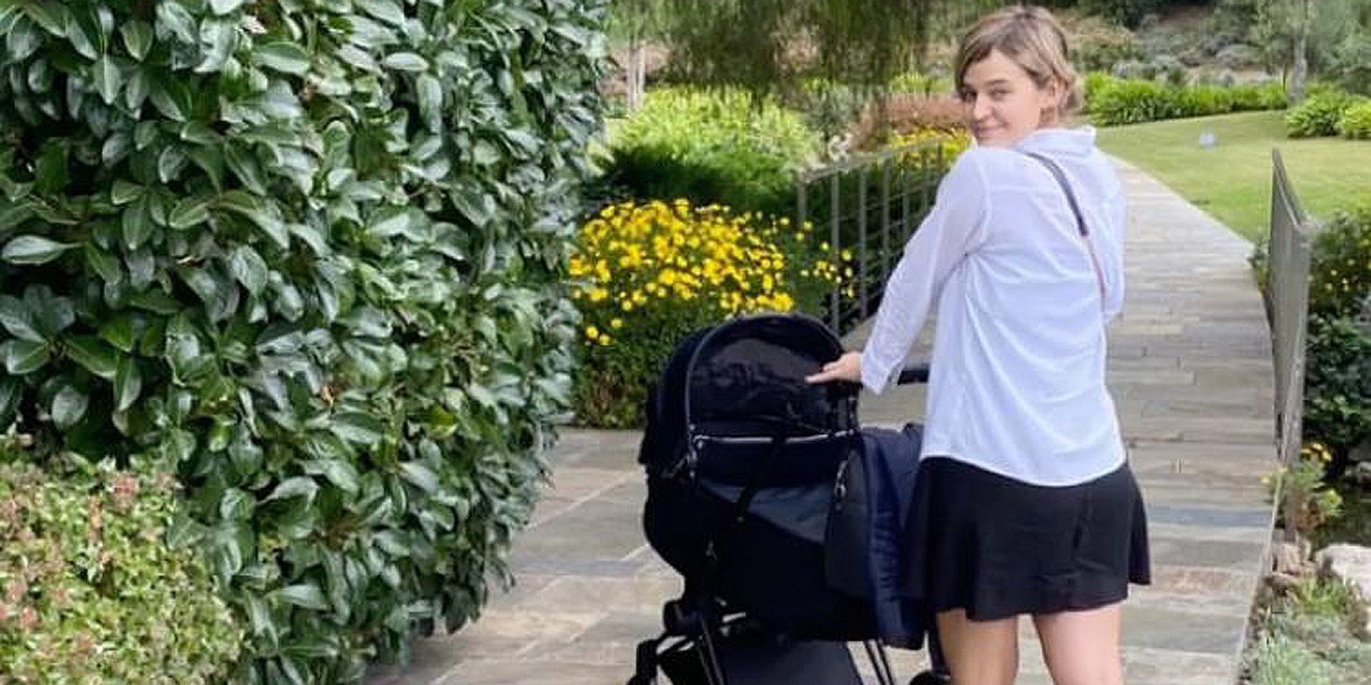 Risto Mejide y Laura Escanes pasean con su hija Roma por primera vez