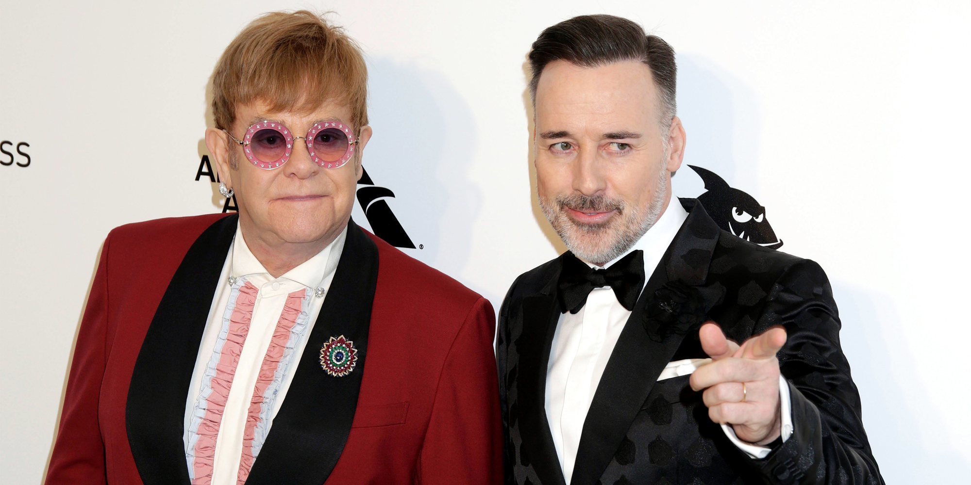 Elton John revela en su biografía que su marido tuvo que ir a rehabilitación debido a la fama del compositor