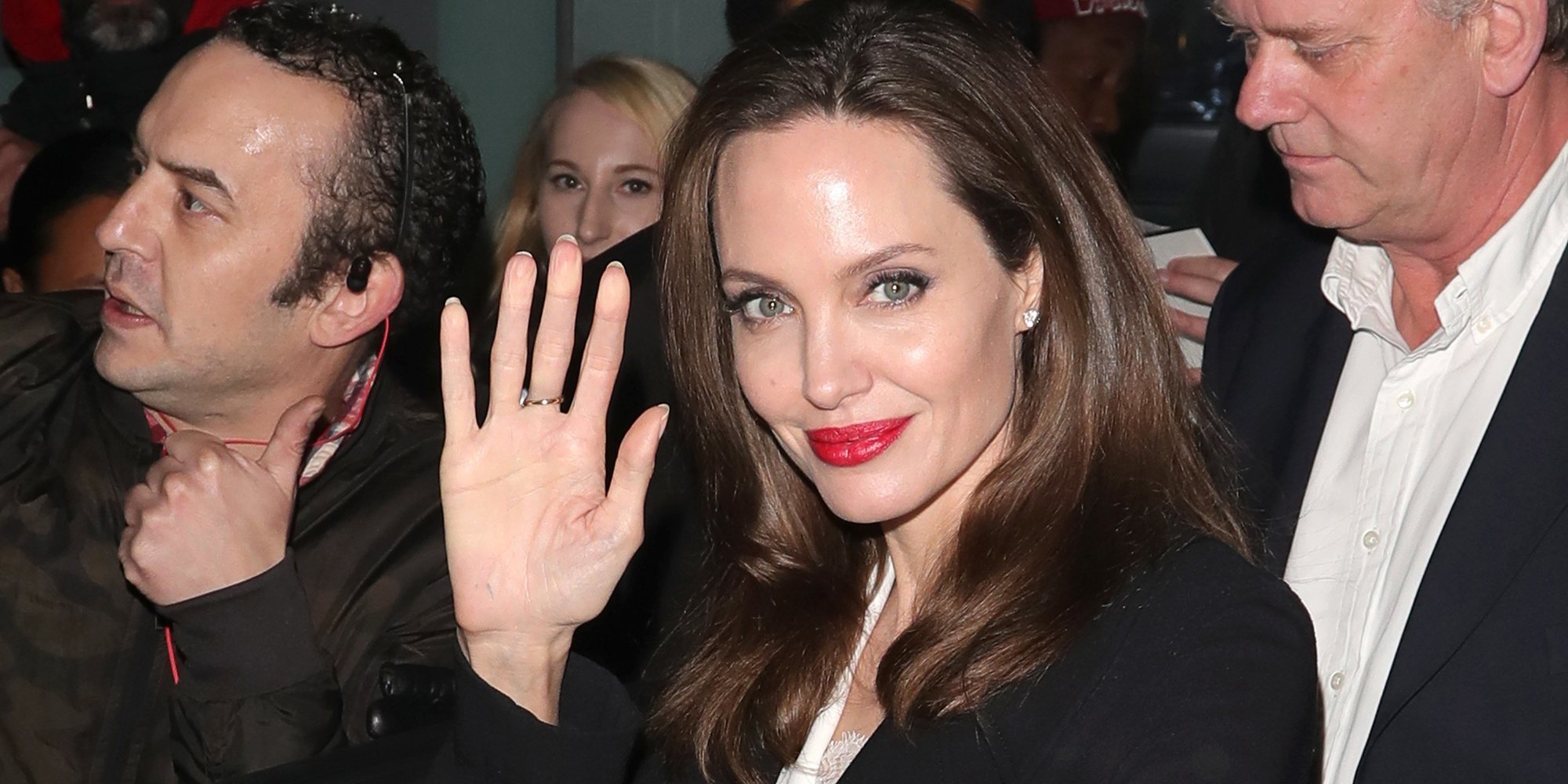 El empoderador mensaje que Angelina Jolie manda a las jóvenes que han sufrido cáncer de mama