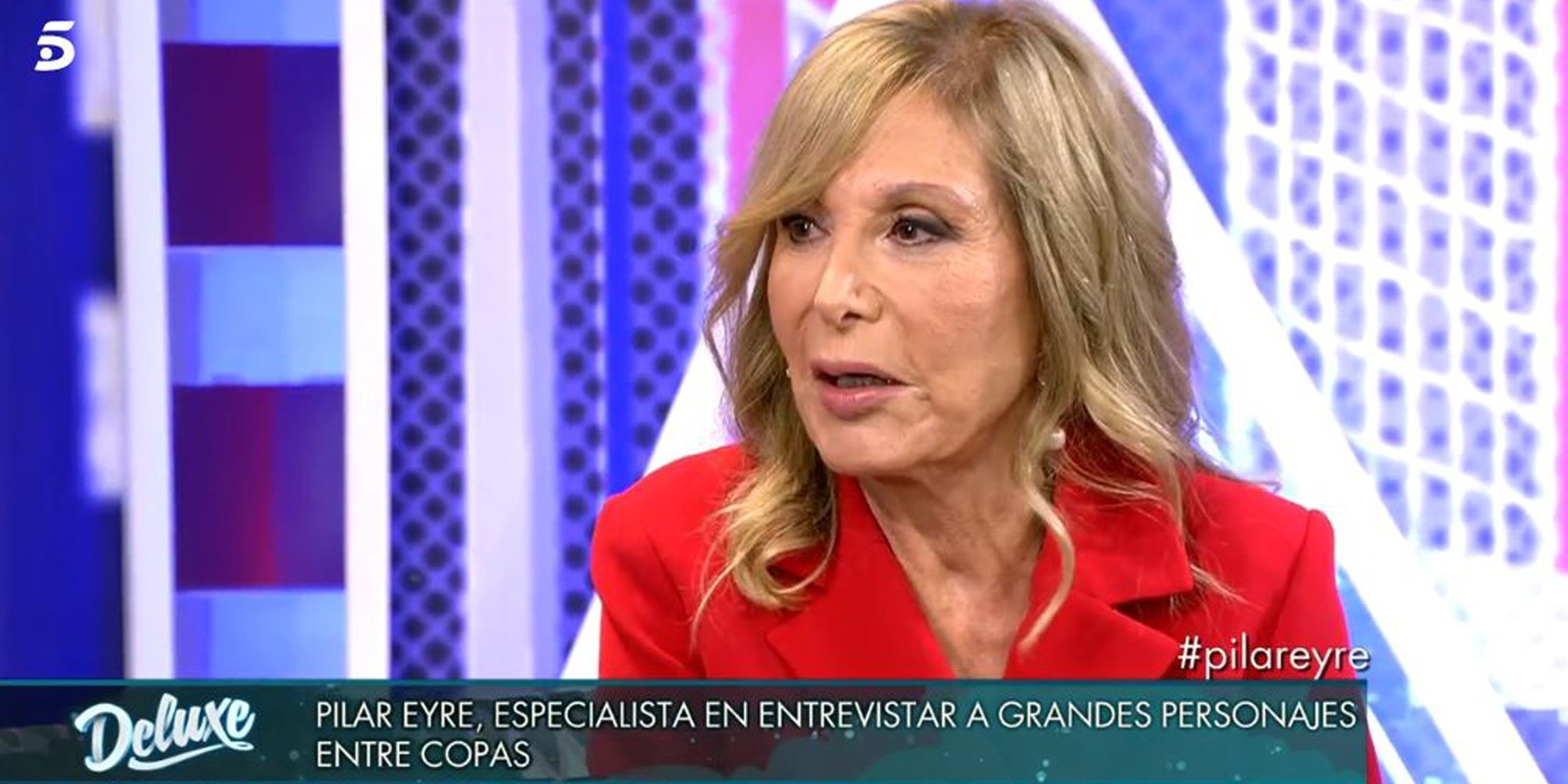 Pilar Eyre confiesa en 'Sábado Deluxe' que se besó con Julio Iglesias: "Si hubo algo más no me acuerdo"