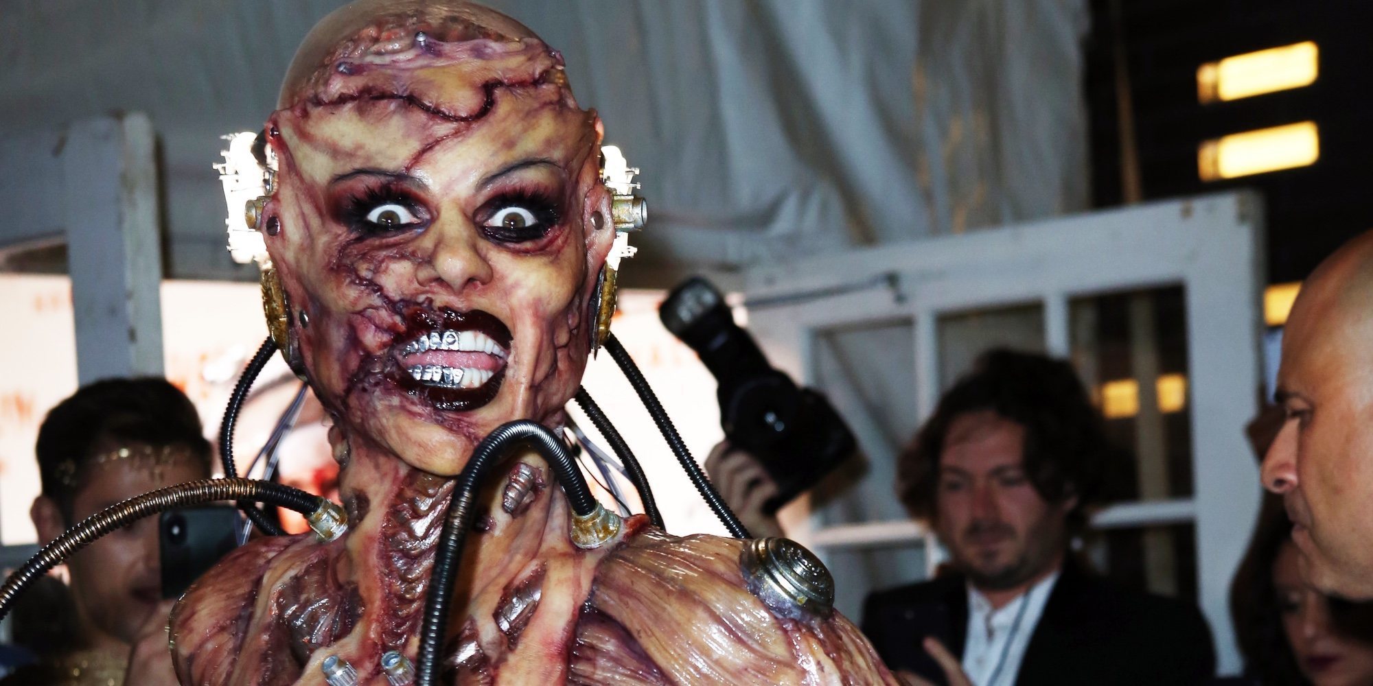 Heidi Klum apuesta por un espeluznante disfraz de alienígena para Halloween 2019