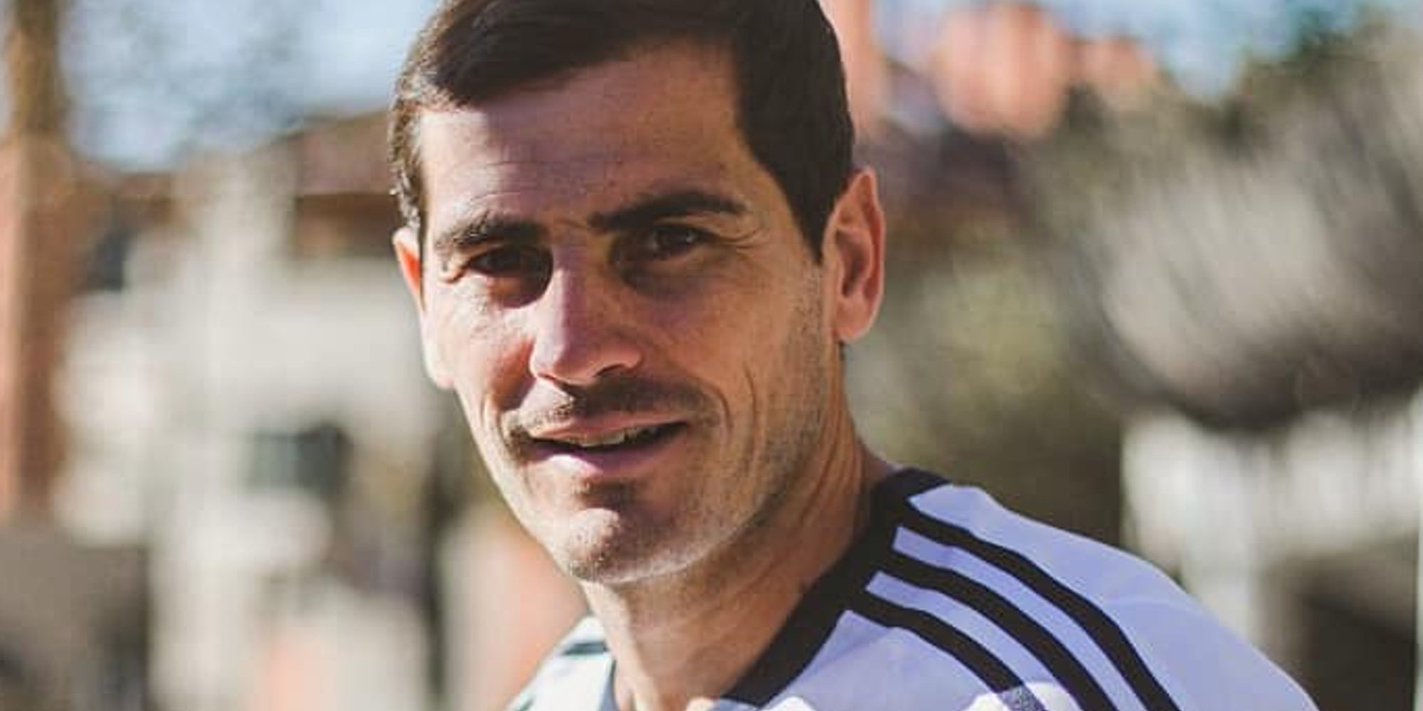 Iker Casillas vuelve a calzarse sus botas de fútbol seis meses después de su infarto