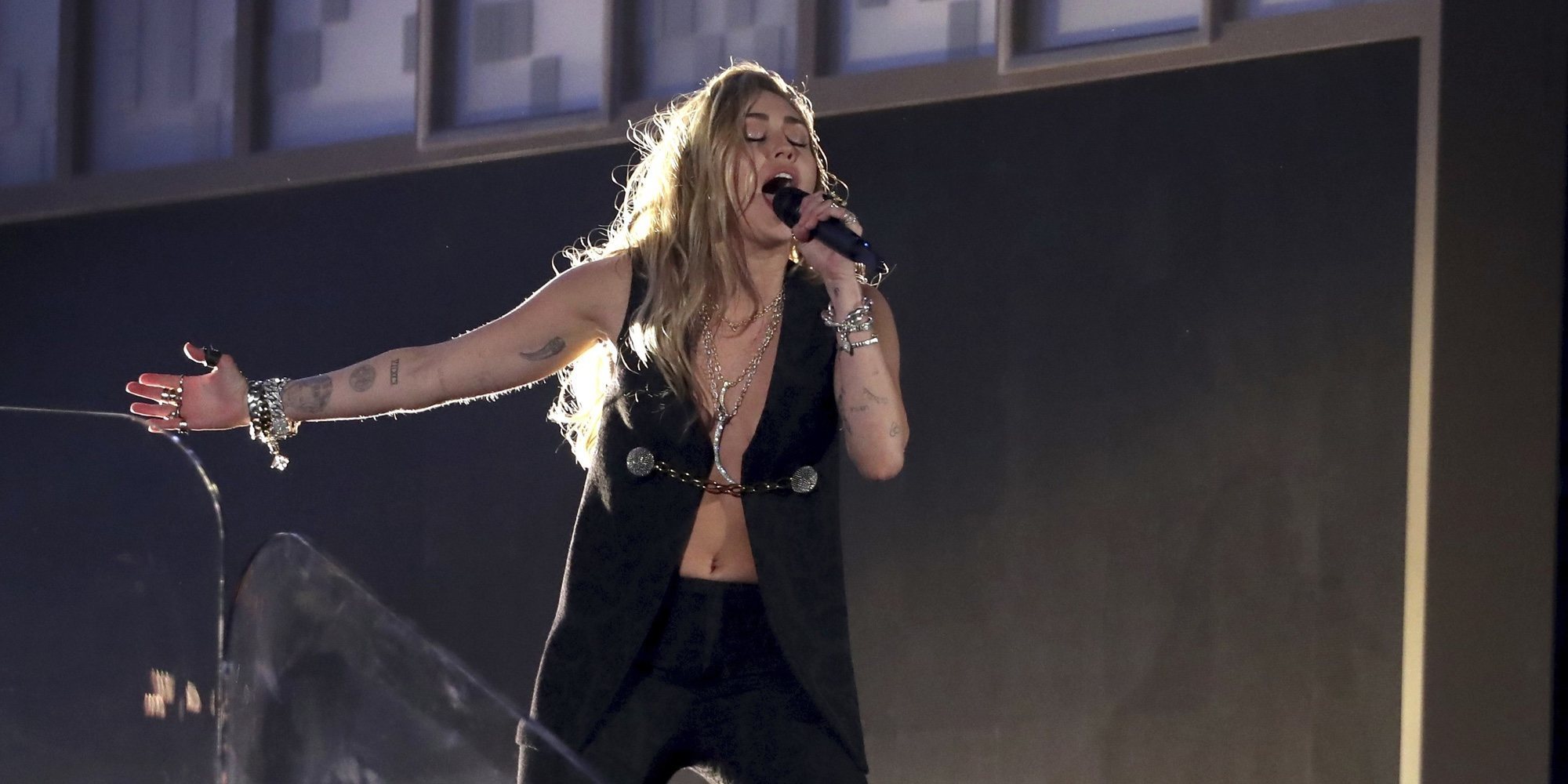 Miley Cyrus tendrá que apartar temporalmente sus proyectos tras ser operada de las cuerdas vocales
