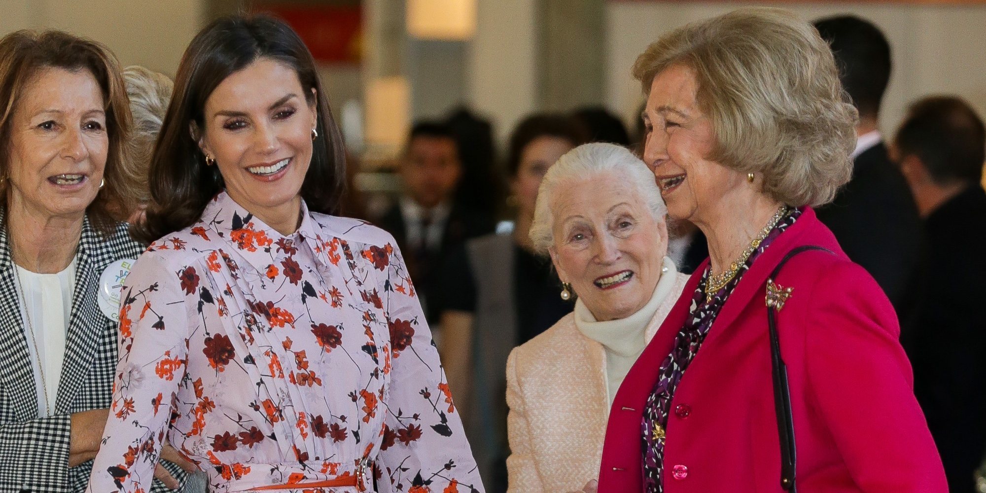 La Reina Letizia y la Reina Sofía, cómplices y sonrientes en su visita al Rastrillo Nuevo Futuro 2019