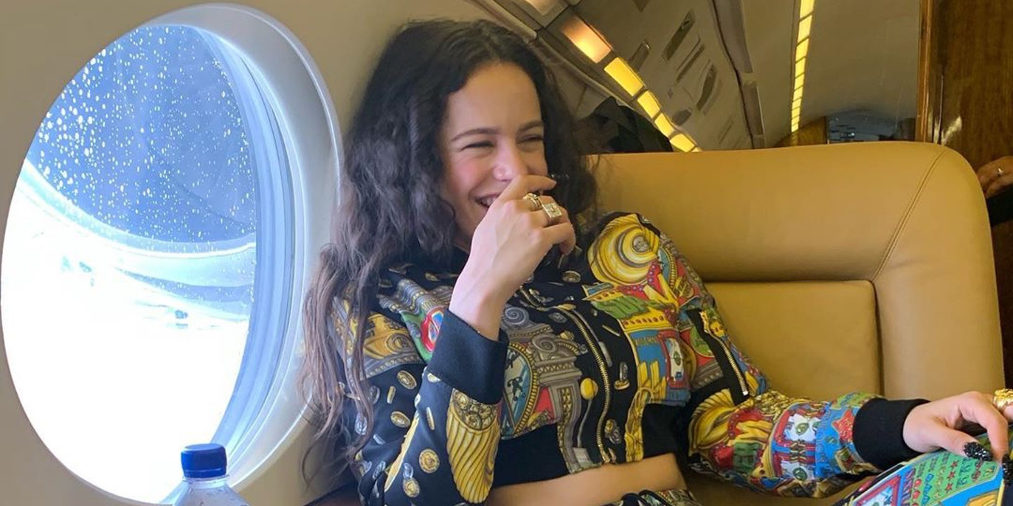 La verdad sobre Rosalía más allá de las críticas de VOX: la cantante sigue viajando en vuelos comerciales
