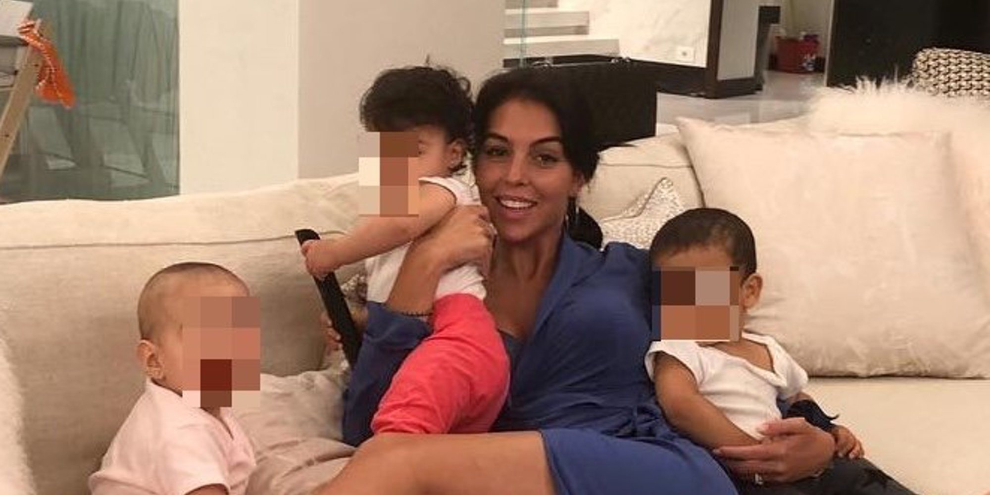 Georgina Rodríguez disfruta de sus hijos mientras se comen a besos a Cristiano Ronaldo
