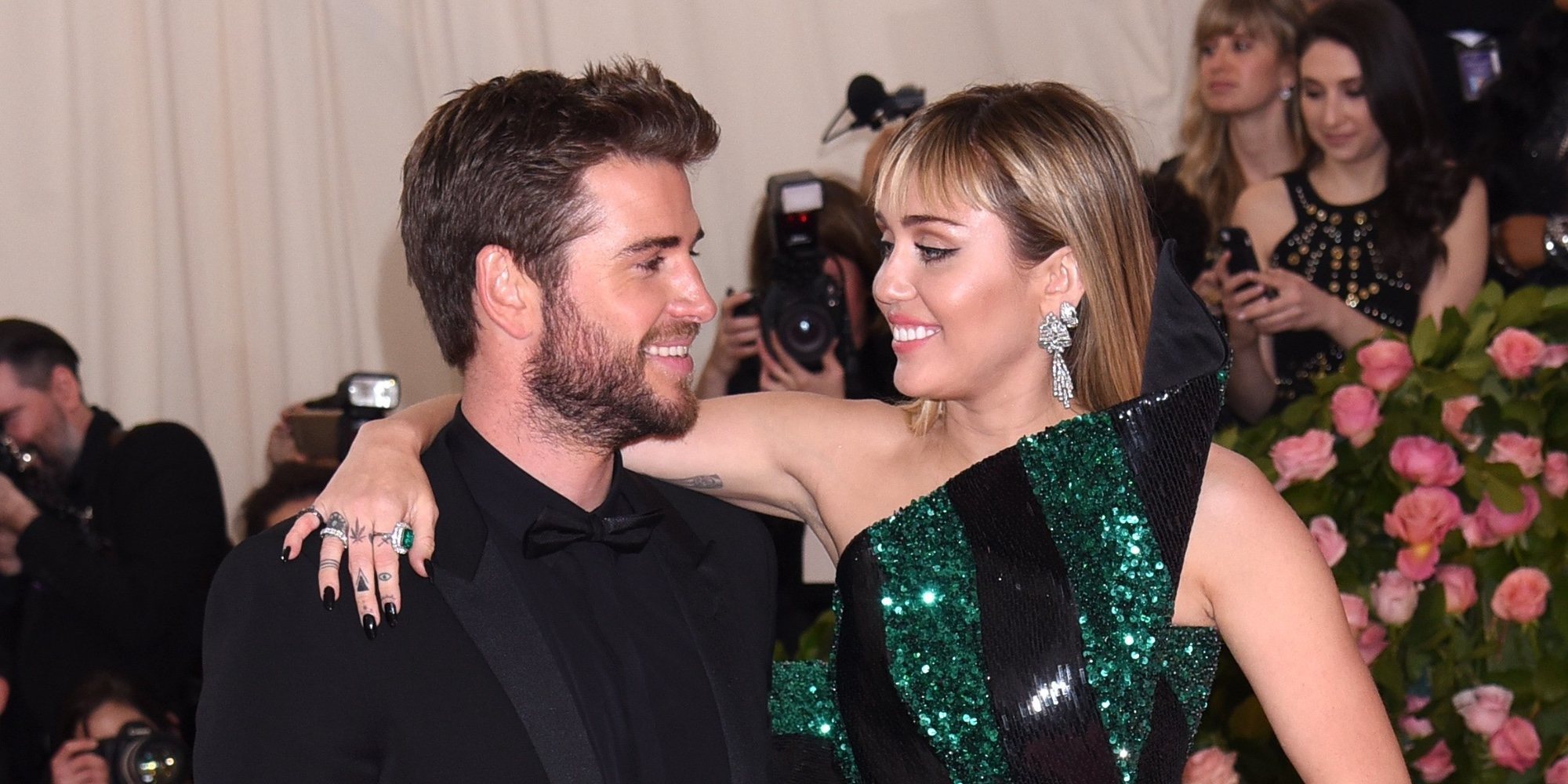 Miley Cyrus bromea con lo poco que duró su matrimonio con Liam Hemsworth