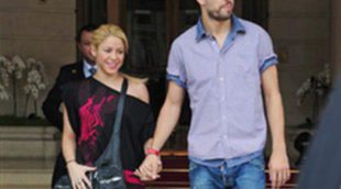 Gerard Piqué y Shakira disfrutan de su amor en París