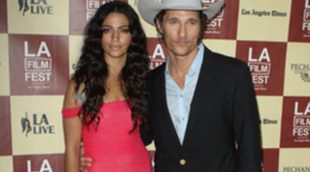Matthew McConaughey acude al estreno de 'Bernie' junto a Camila Alves