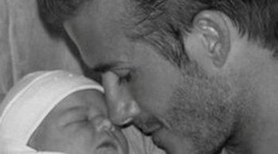 Victoria y David Beckham nos enseñan las primeras fotos de su hija Harper Seven