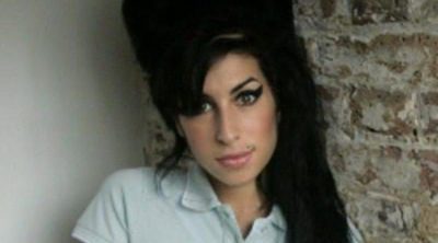Reacciones de famosos en Twitter tras la muerte de Amy Winehouse