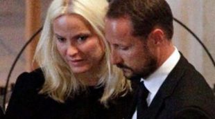 La familia real noruega, sumida en el dolor tras la masacre de Oslo